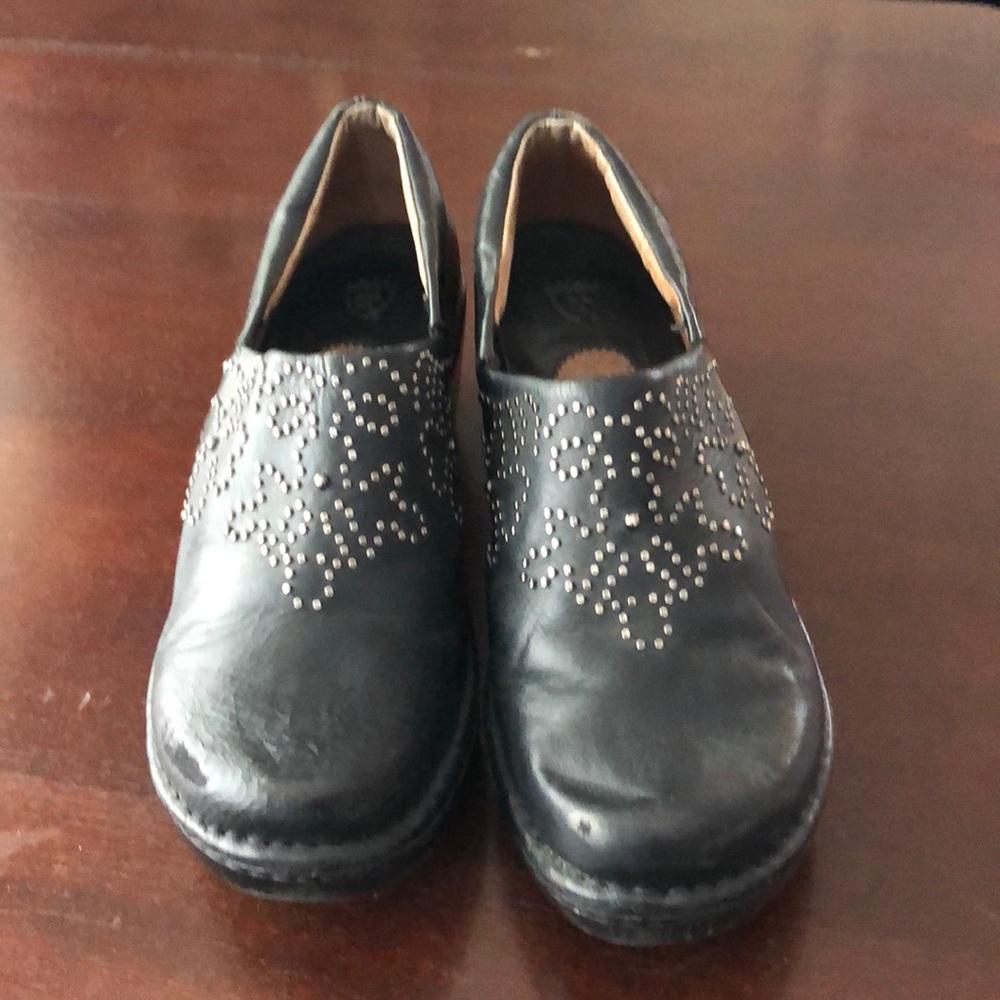 Ariat embellished clogs, black leather.